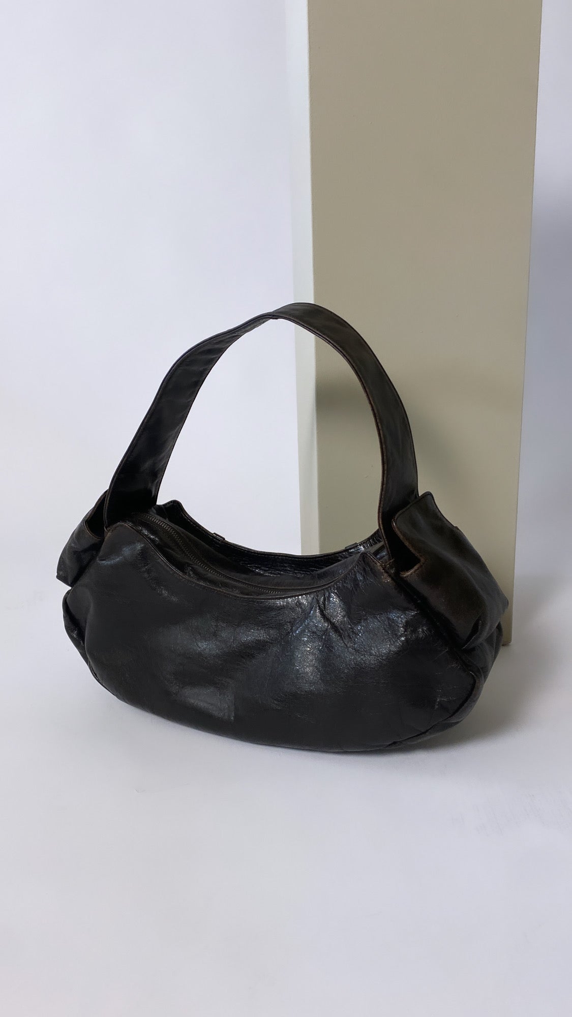 Leather shoulder bag dark brown