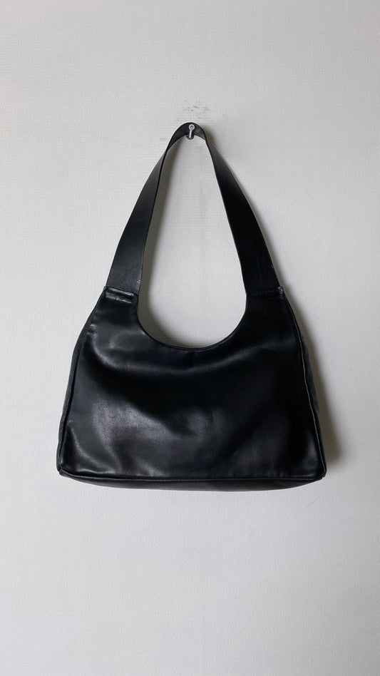 Minimalist leather shoulder bag black