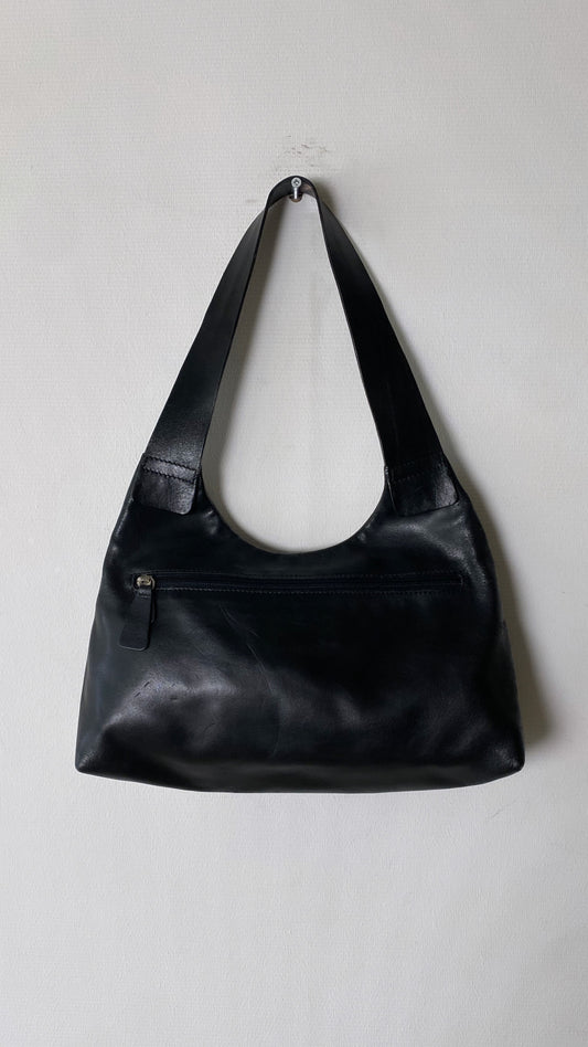 Minimalist leather shoulder bag black