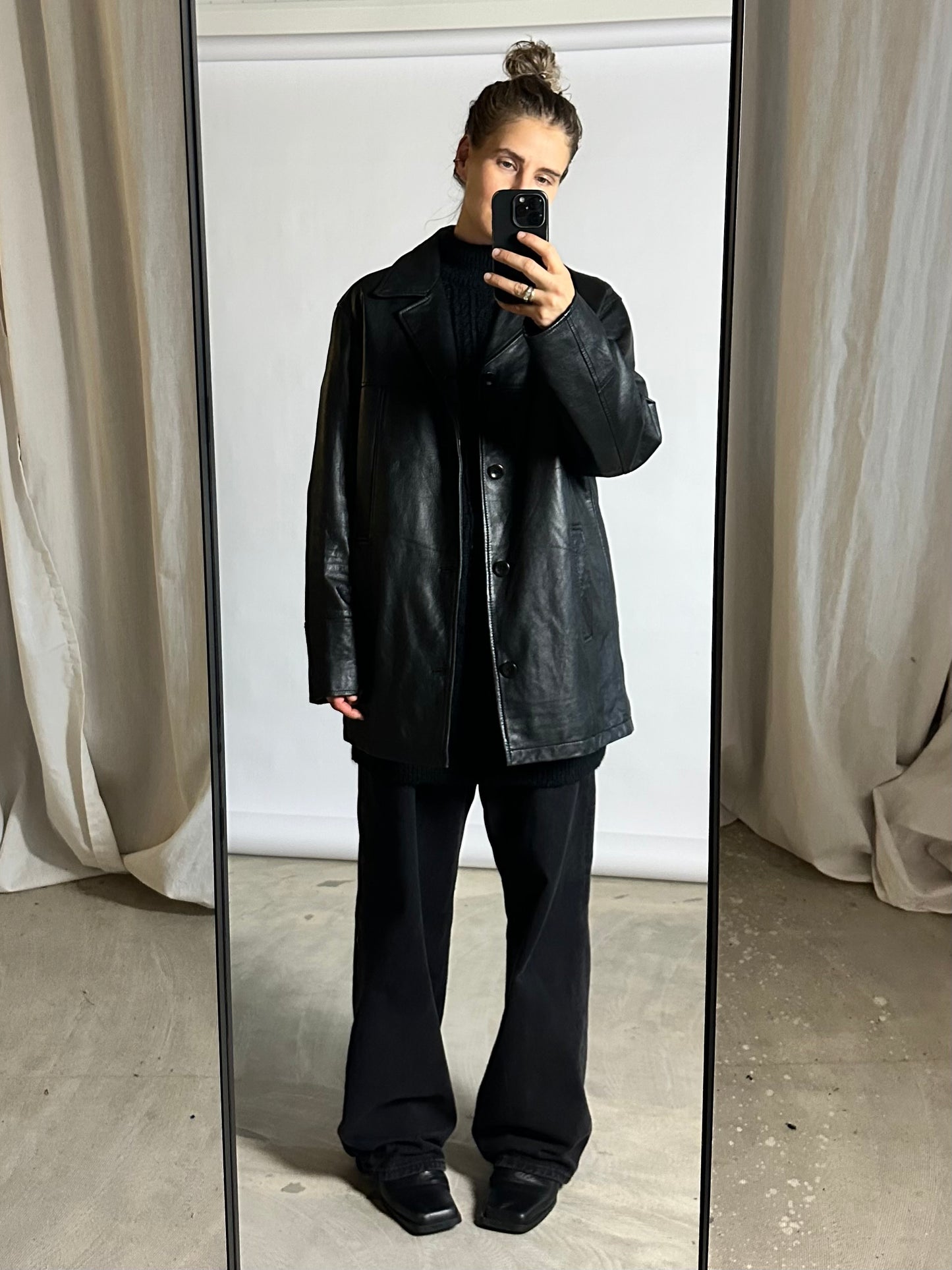 Leather minimalist coat | Black