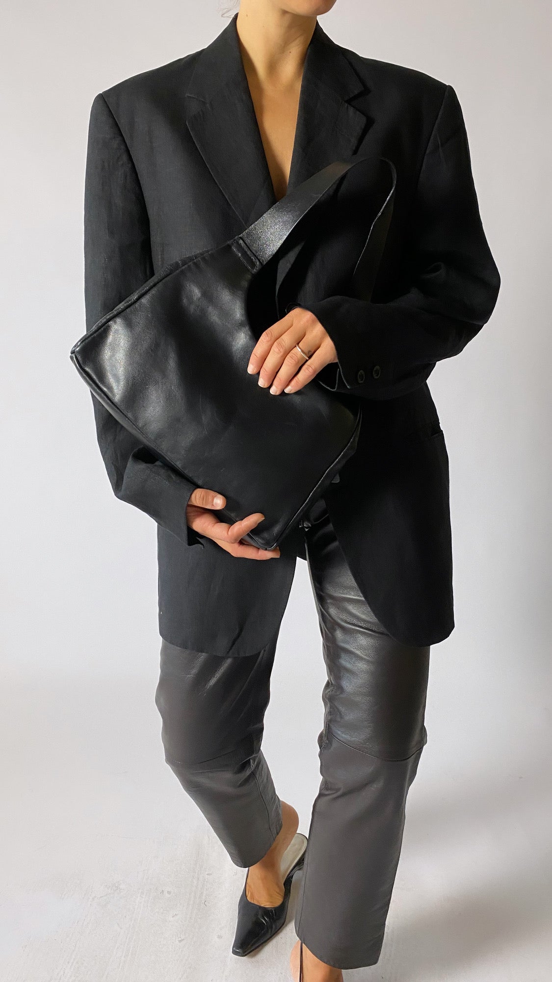 Minimalist leather shoulder bag black