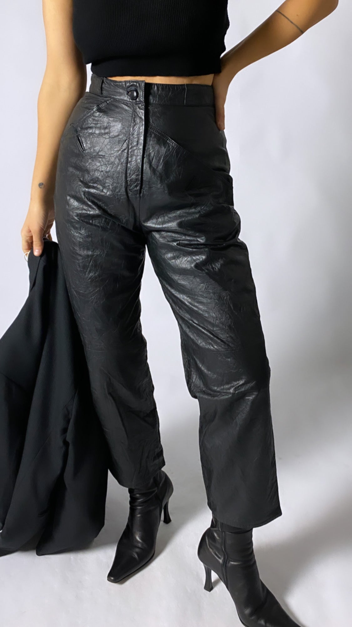 Leather barel-leg pants black – NYN vintage