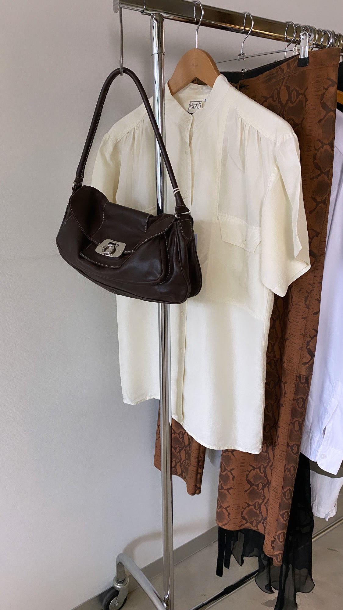 Leather shoulder bag dark brown