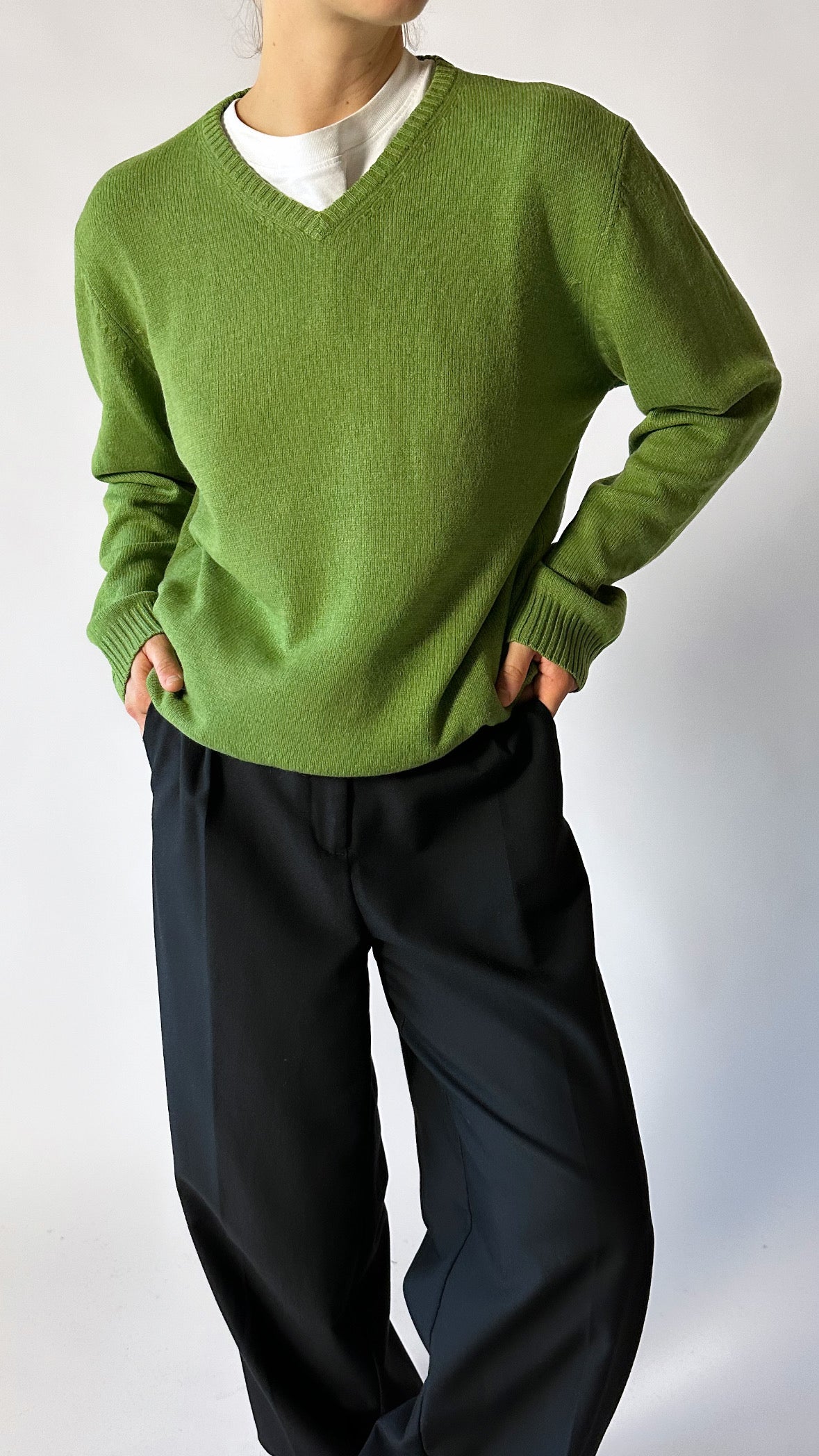 Wool v-neck sweater | Apple green