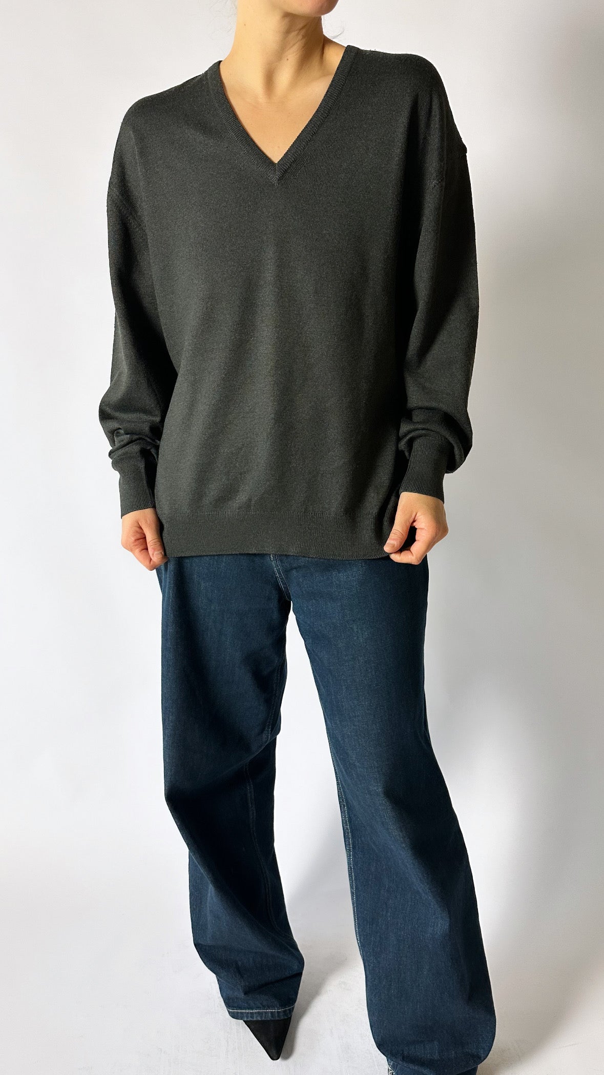 Fine knitted sweater | Dark grey