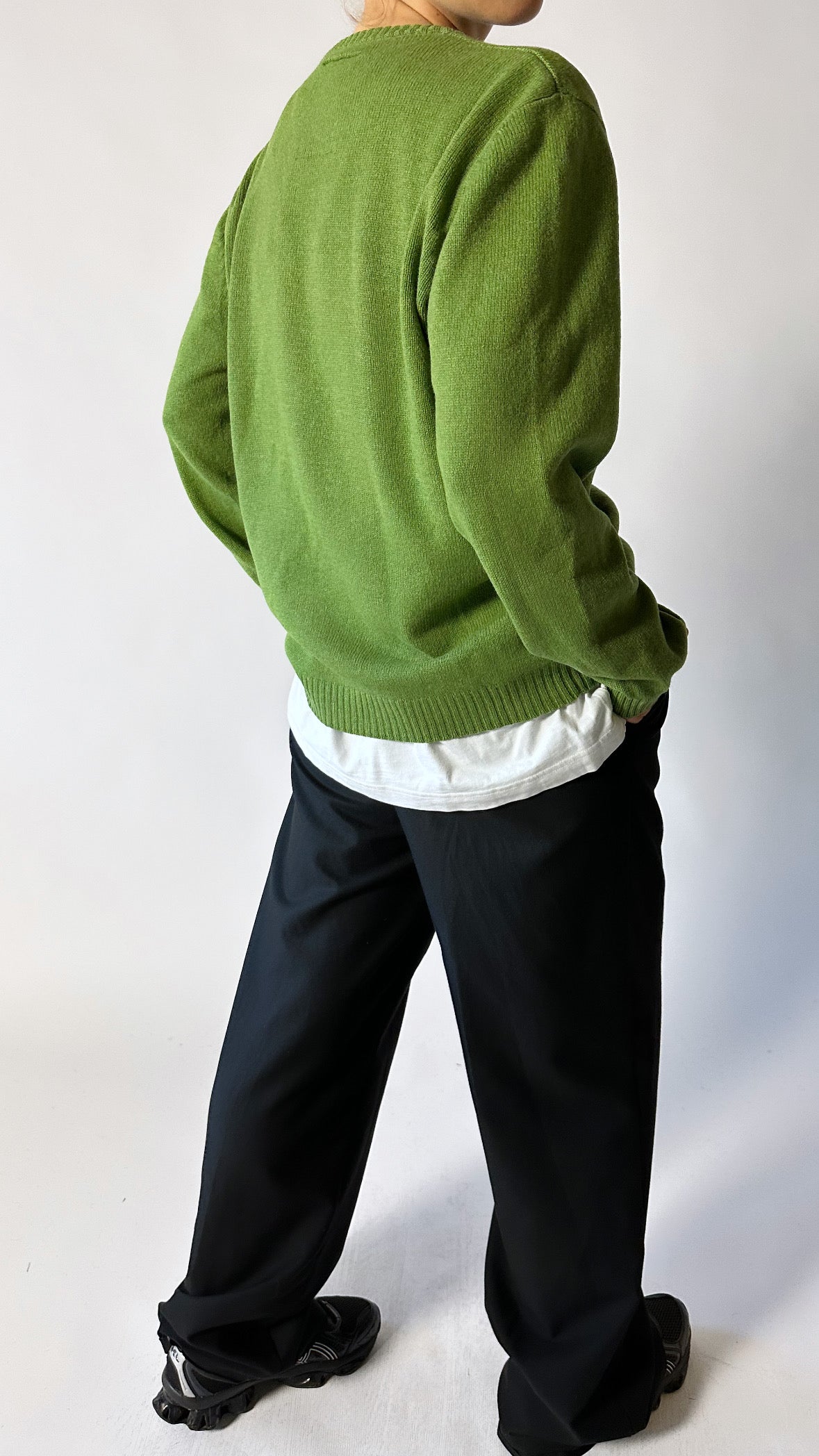 Wool v-neck sweater | Apple green