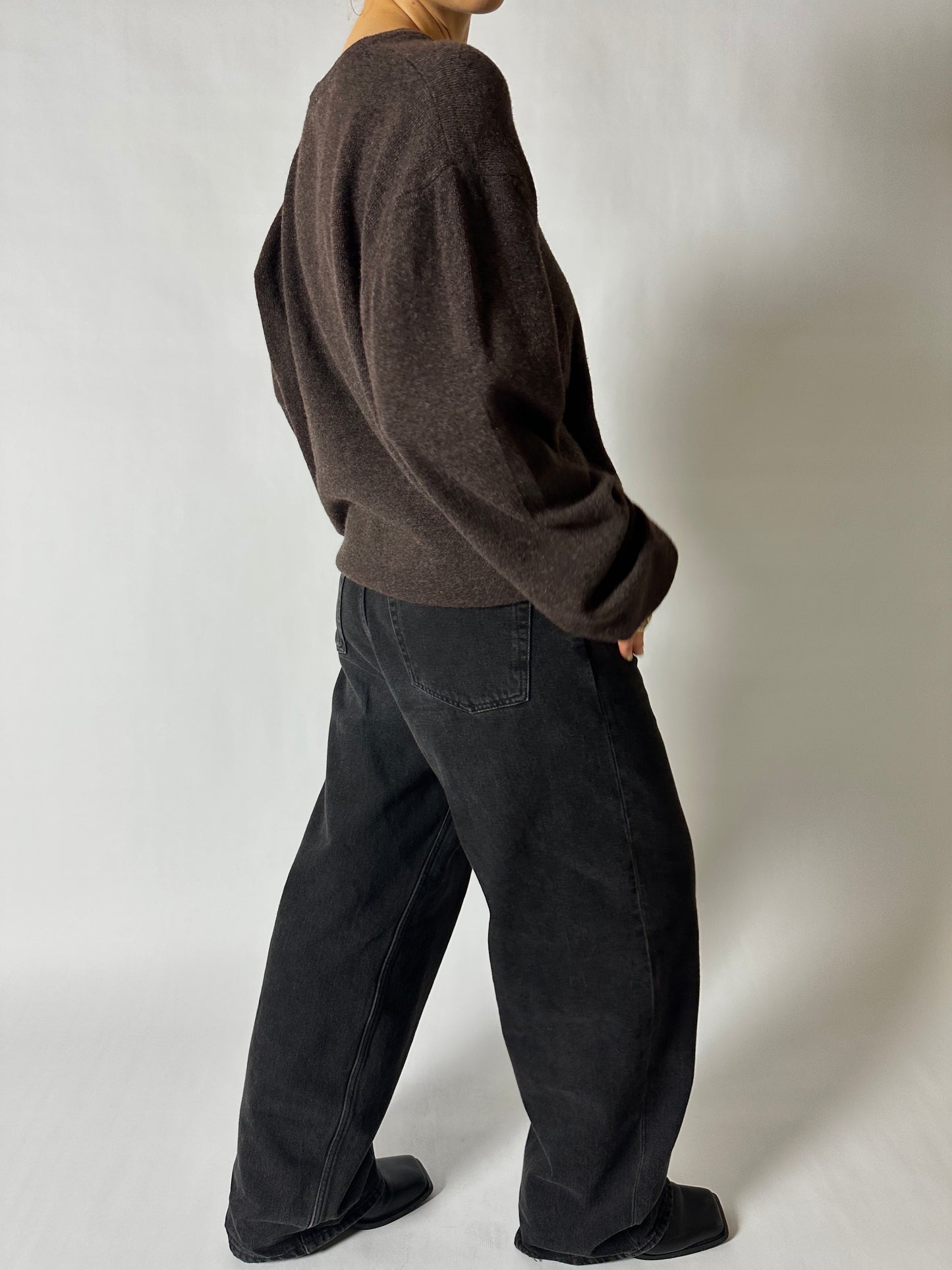 Fine knitted sweater | Dark brown