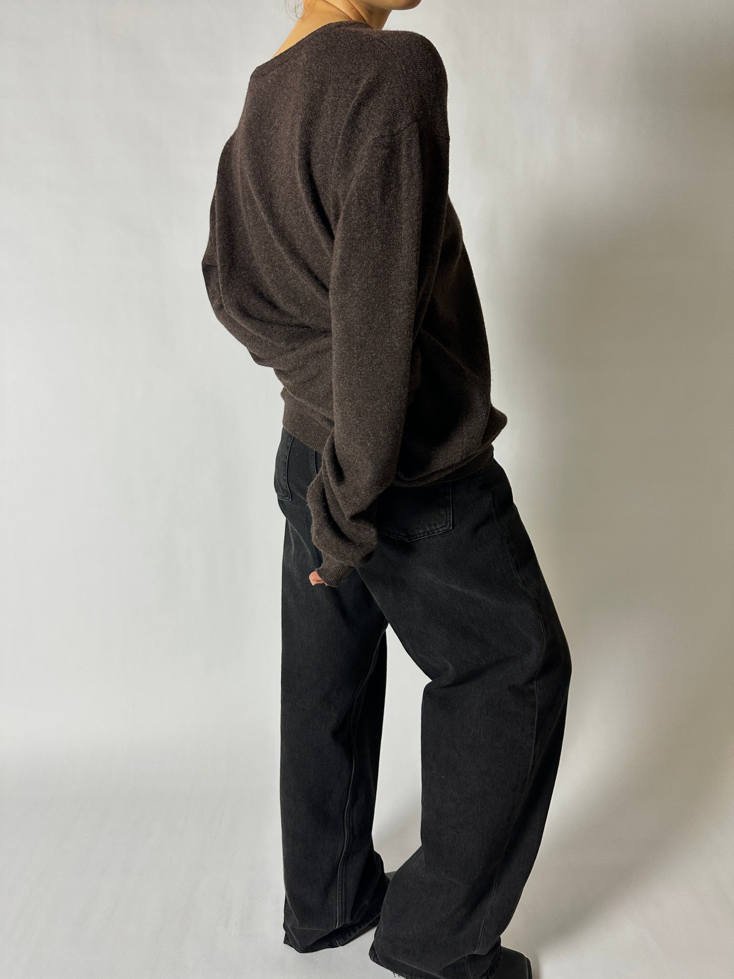 Fine knitted sweater | Dark brown