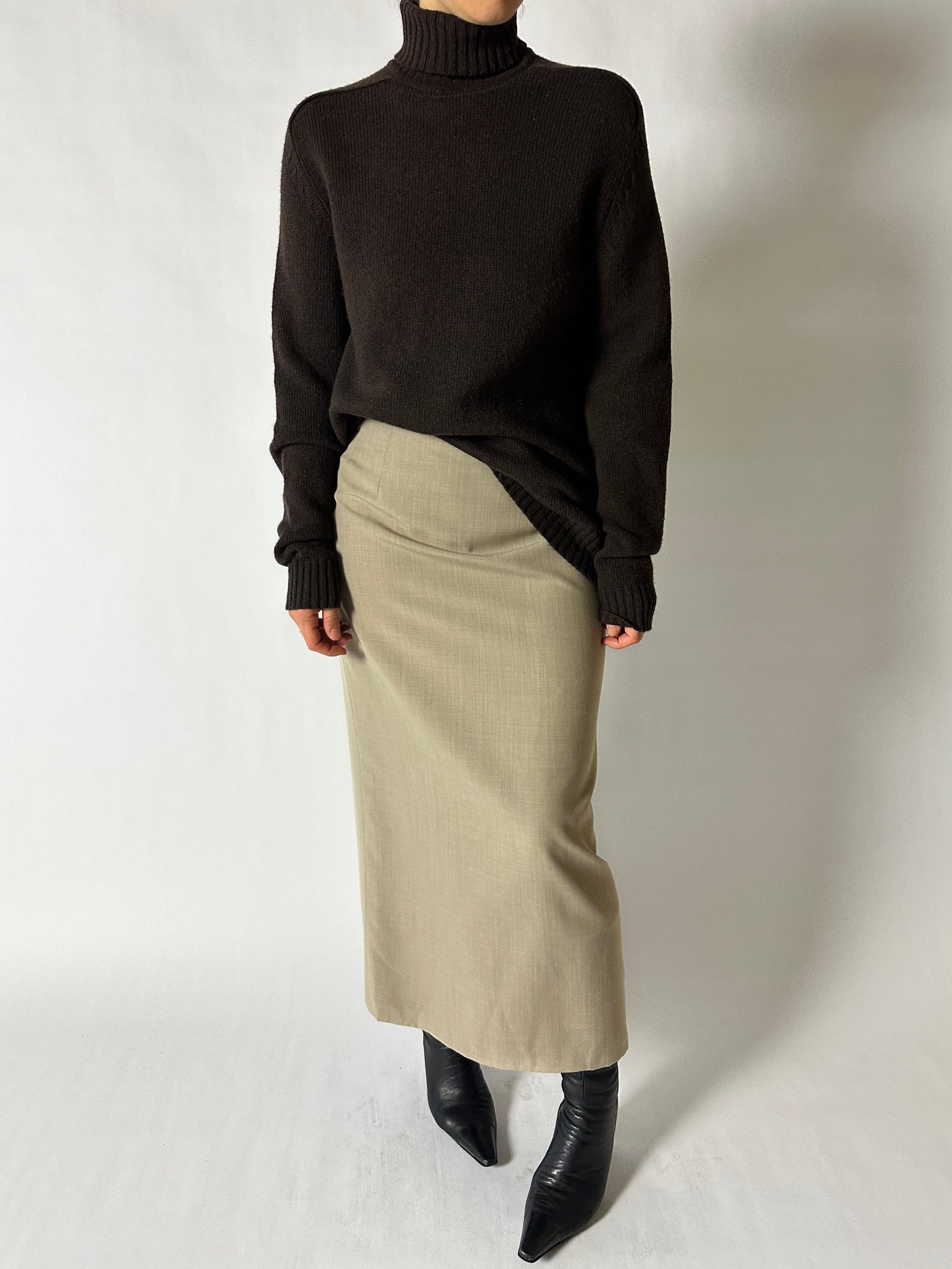 Wool turtleneck sweater | Dark brown