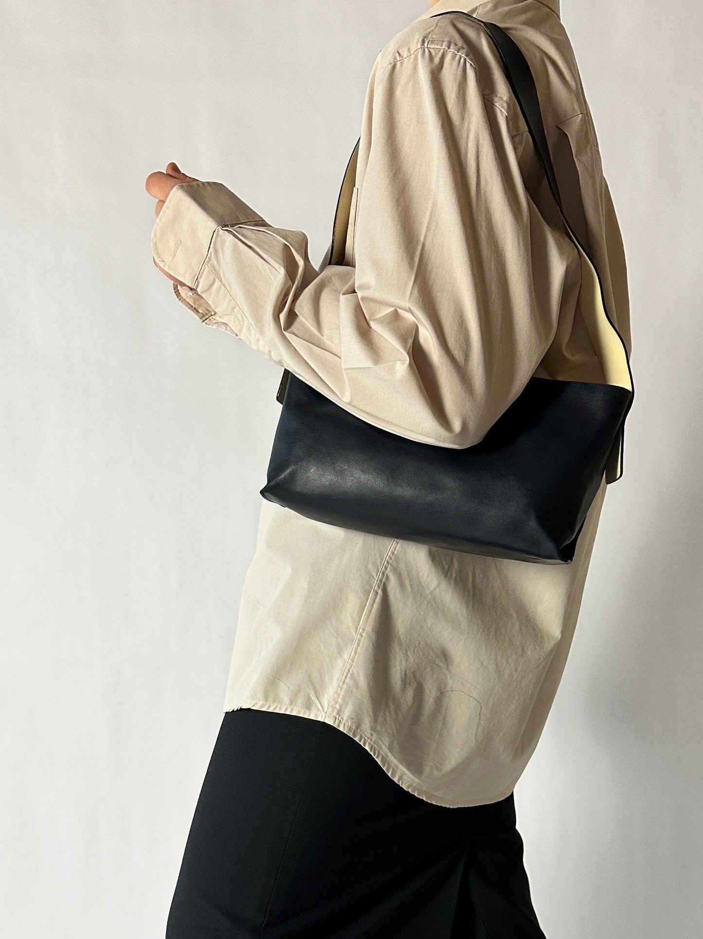 Leather shoulder bag | Dark blue