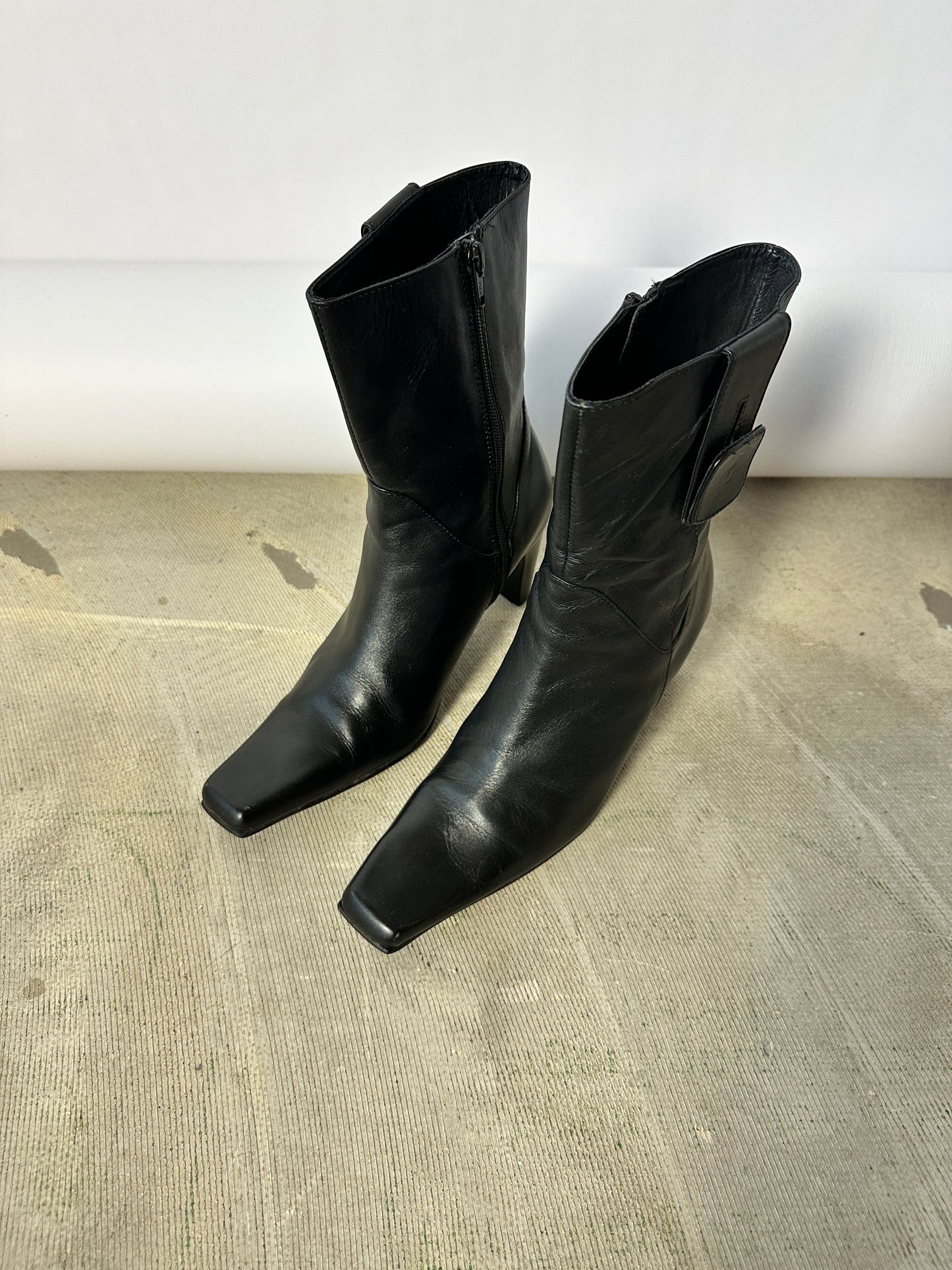 Leather ankle boots | Black